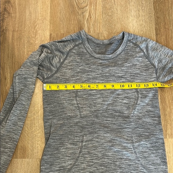 Lululemon Athletica Gray Fitted Long Sleeve Tee - Picture 9 of 10